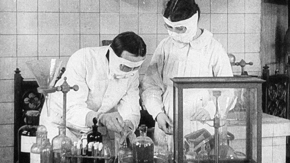 LES VAMPIRES CHAPTERS 8-10 image